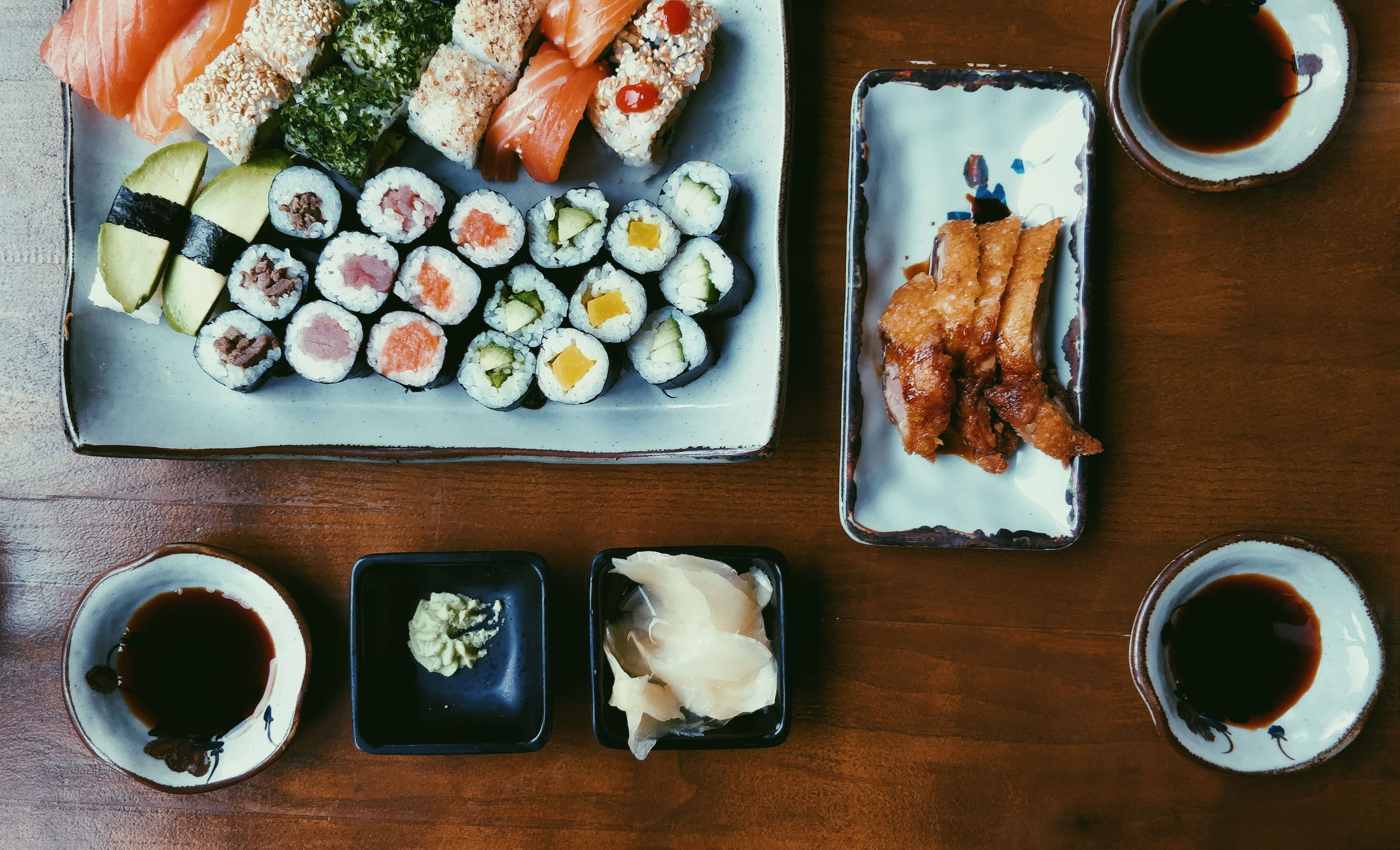What is a Hawaiian roll sushi?